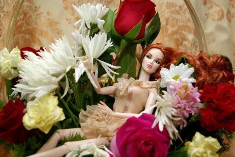 Цветы и куклы