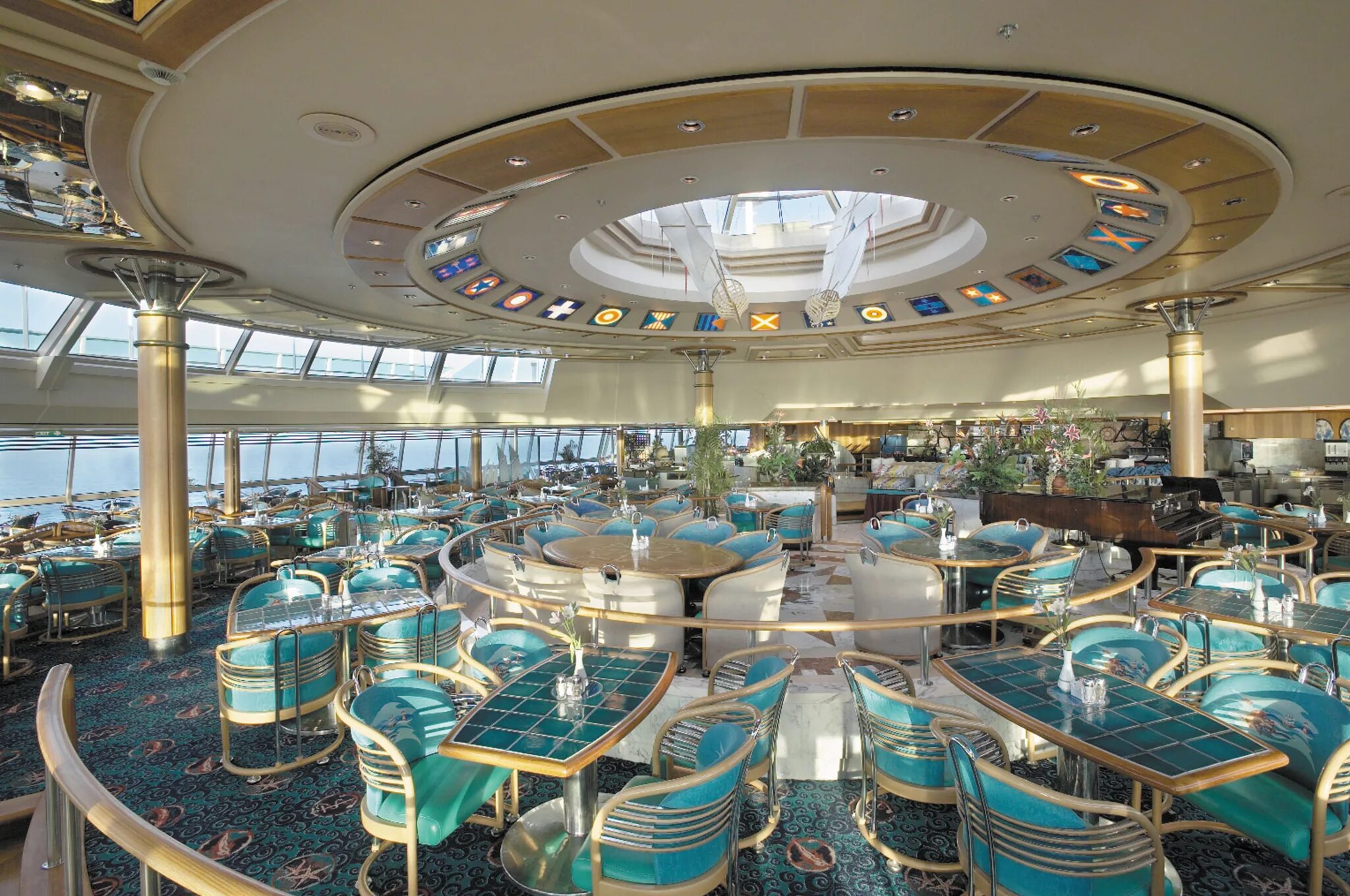Rage of the seas. Лайнер Vision of the Seas. Роял Карибиан лайнер. Оазис морей круизный лайнер каюты. Круизном лайнере Vision of the Seas.