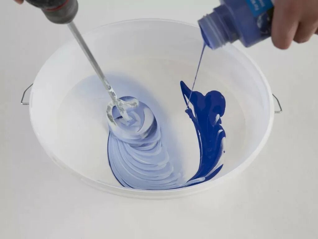 Можно разбавить водоэмульсионную краску водой
