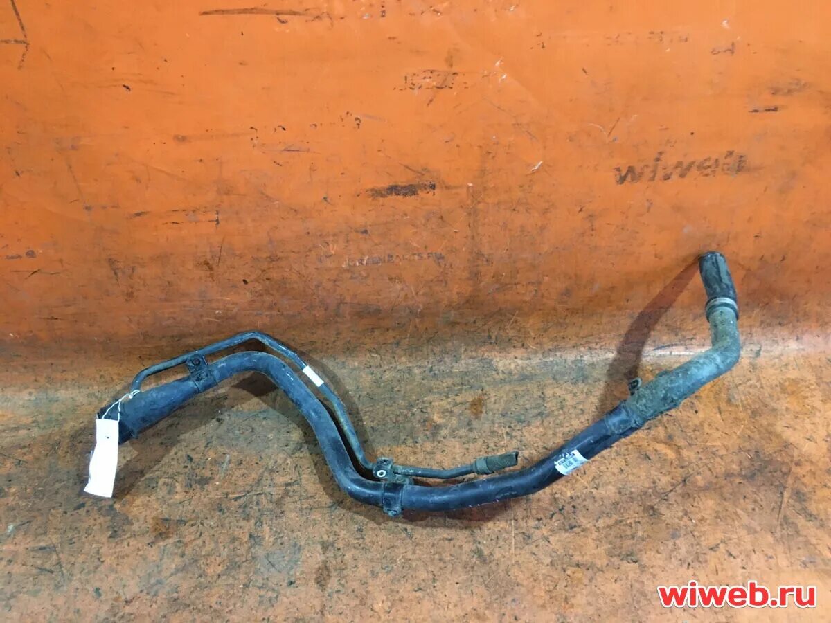 Горловина ипсум. Заливная горловина бензобака тойота ипсум асм 21. Горловины бака ипсум 10. Горловина ипсум. Ремонт заливной горловины тойота гайя ипсум.