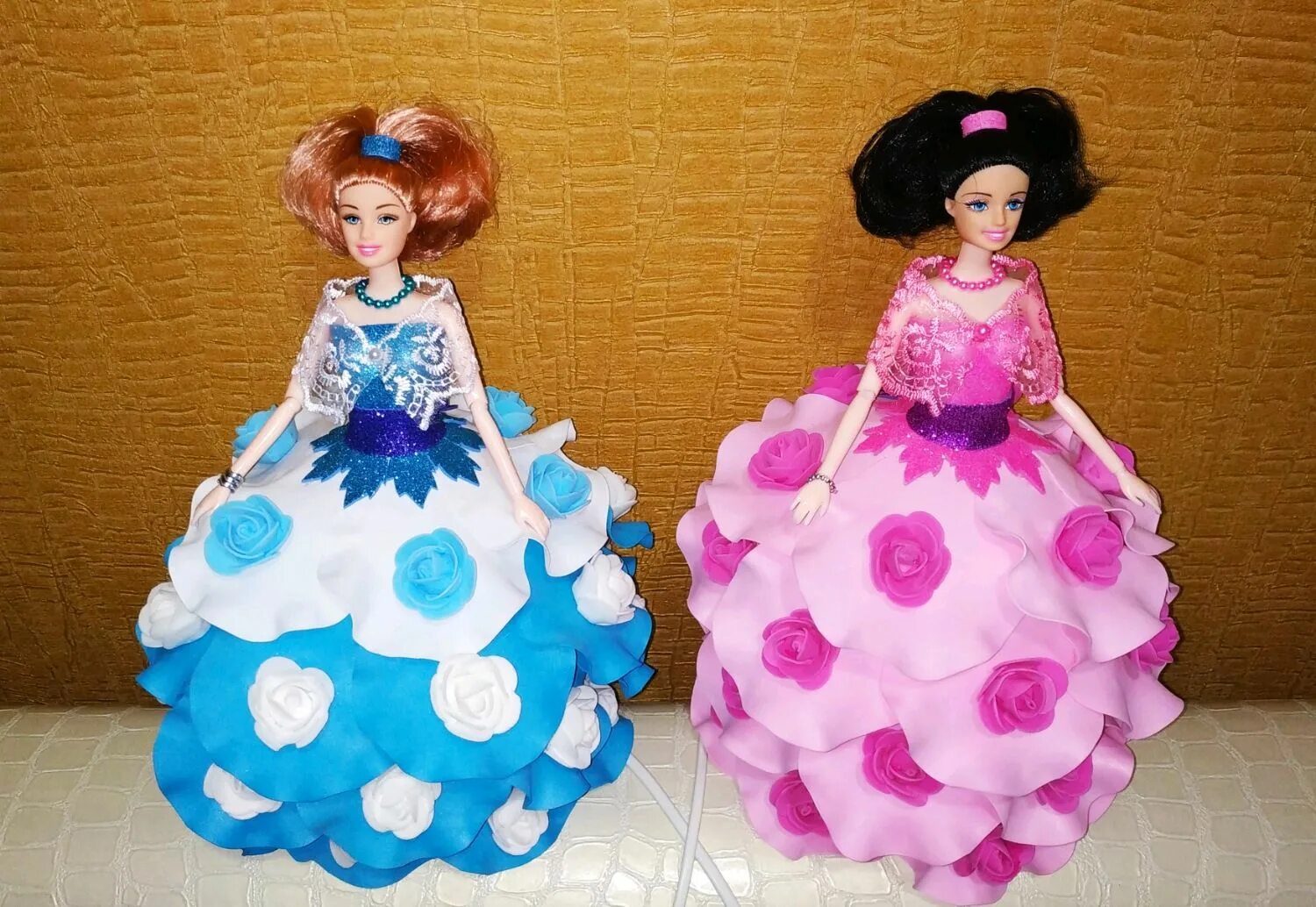 куклы барби платья из фоамирана. кукольные платья. фоамиран барби. светильник из изолона кукла барби. фоамиран барби.