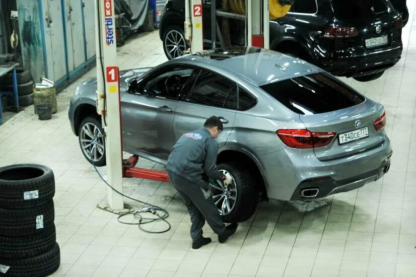 Сенатор брянск объездная улица 18. Автозаправка кондиционеров авто. Автосервис сенатор. Объездная 18 брянск автосервис. Автохаус советский.