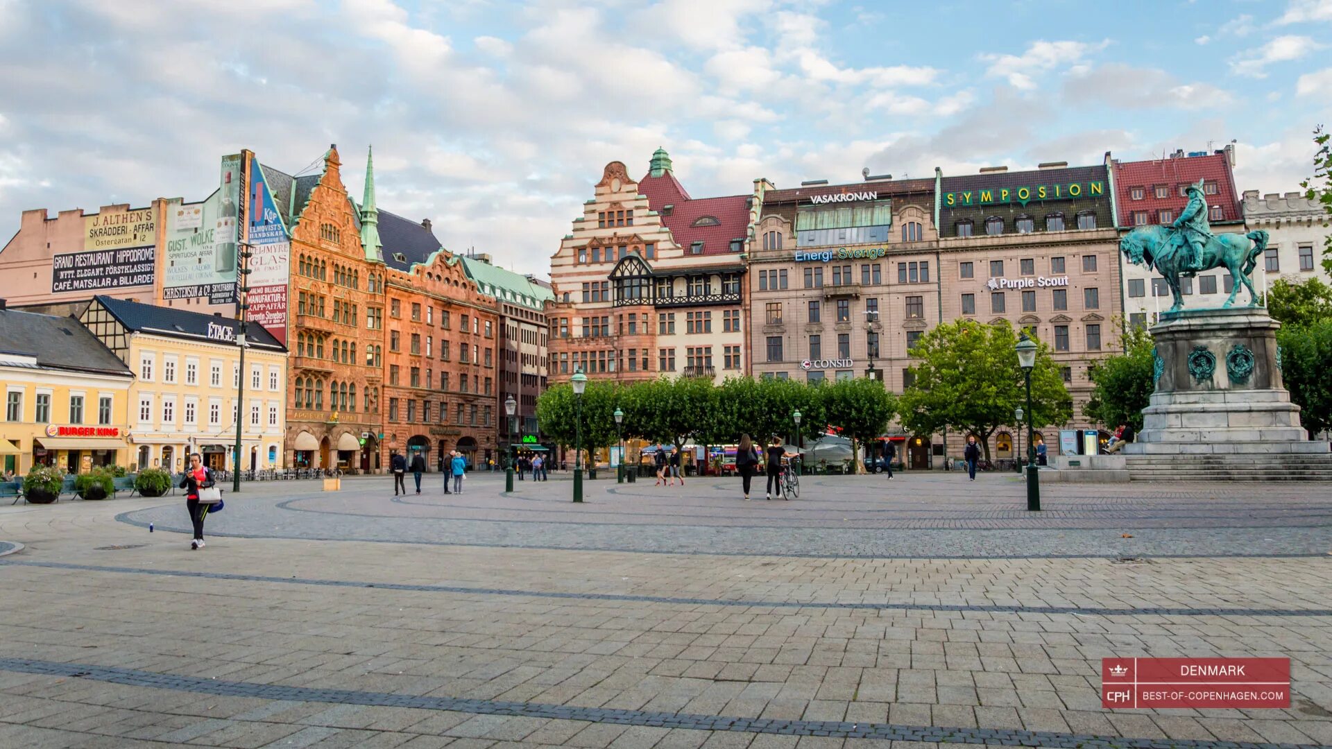 Швеция домики стокгольм. Гамла стан швеция. Стокгольм площадь стурторьет. Швеция квартал гамла-стан. Швеция площадь.