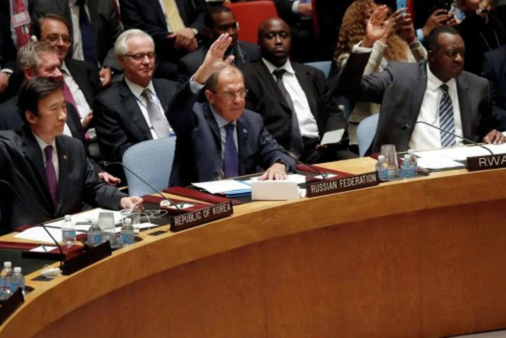 Оон запросила. Заседание ООН 2004. Представитель США В Совбезе ООН. Совет безопасности организации Объединенных наций (сб ООН). Заседание Совбеза ООН.