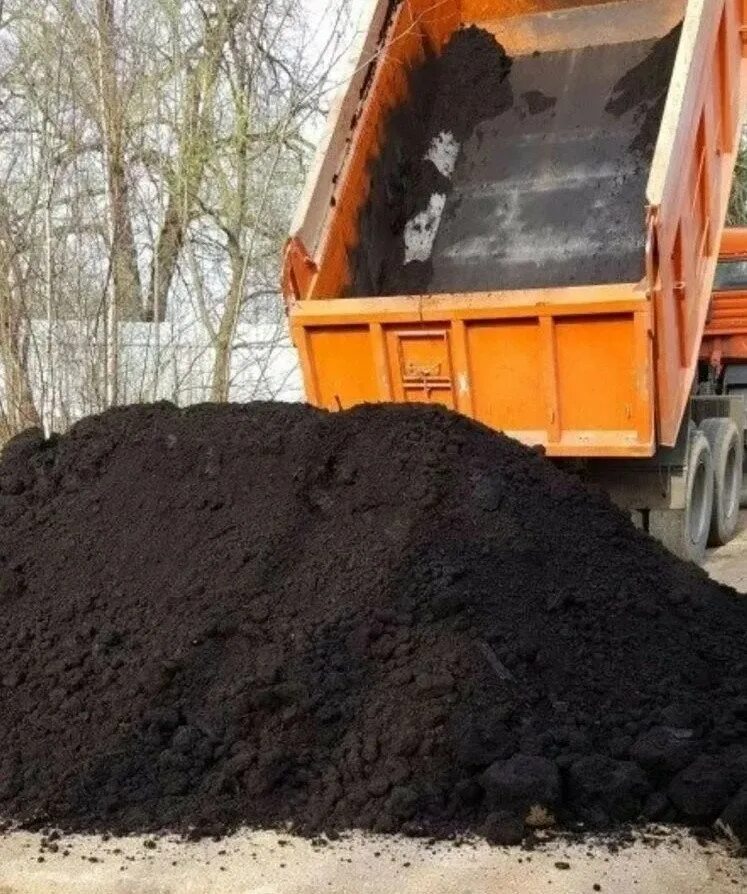 Чернозем цена за 1 м3. Чернозем в Уфе с доставкой. 23 М3 чернозема. Объявление подвоз перегноя. Сколько плодородного грунта в КАМАЗЕ.