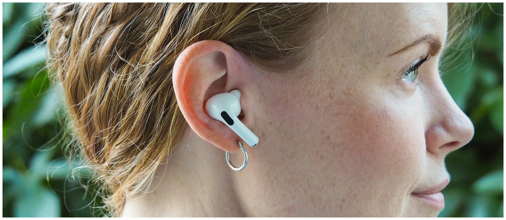 почему не играют наушники на айфоне. почему беспроводные наушники плохо слышно. нету звука в наушниках. 2 в ухе. наушники эирподс 3.