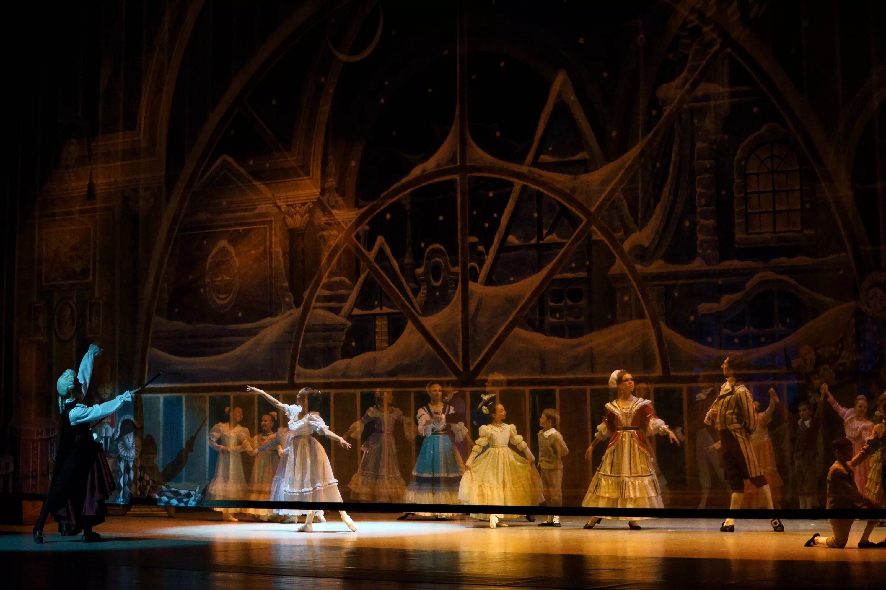 Царь ледыш а. Щелкунчик кмти вишневской. Центр оперного пения галины вишневской. Центр оперного пения вишневской зал. Центр оперного пения галины вишневской зал.