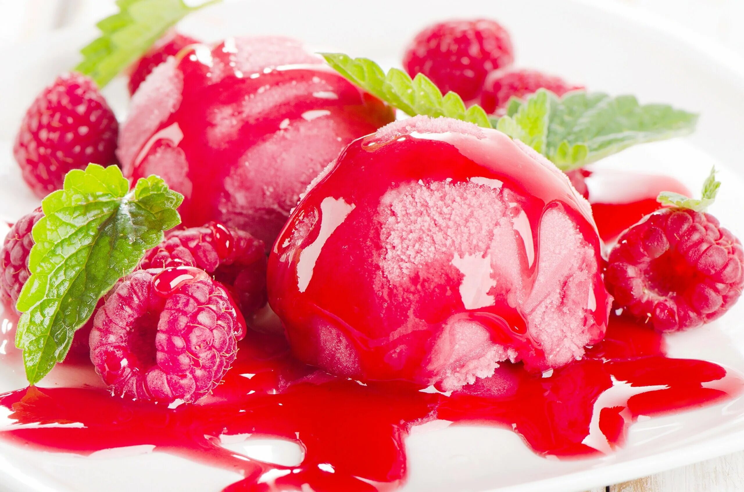 торт малина со сливками. мороженое с ягодами. вишневое парфе. малиновые сливки. малина сливки.