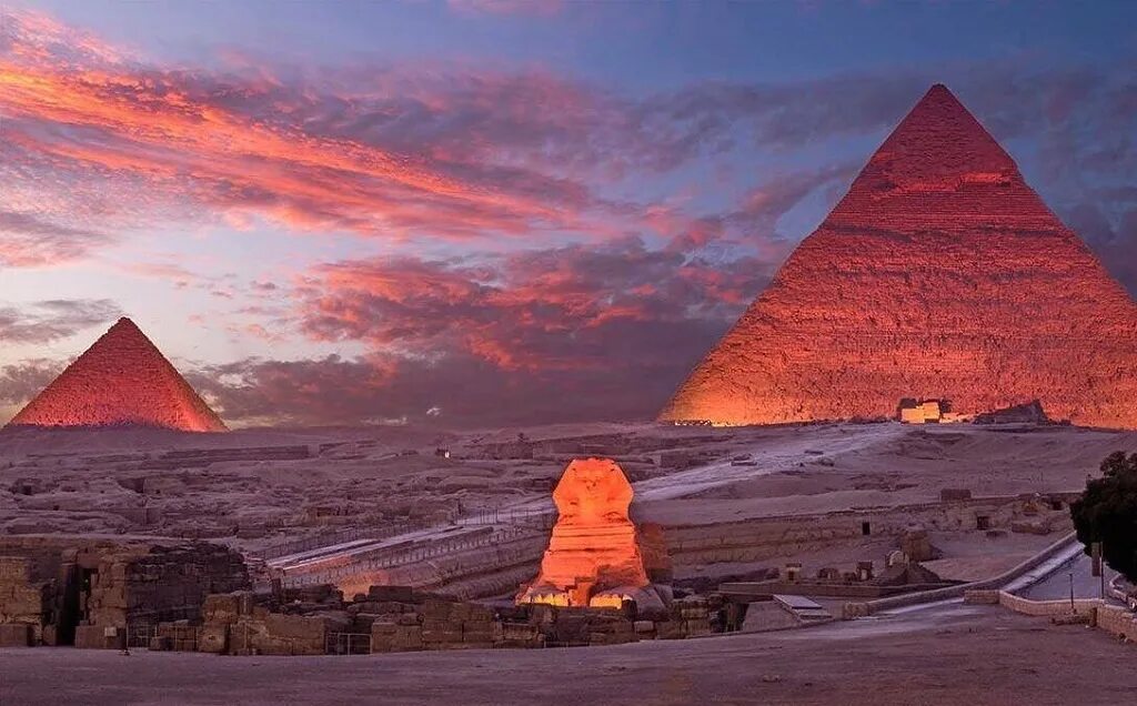 Tuya pyramids inn hotel. Каир пирамиды. Пирамида гиза египет. Каир и эль гиза. Пирамиды хеопса египет туристы.