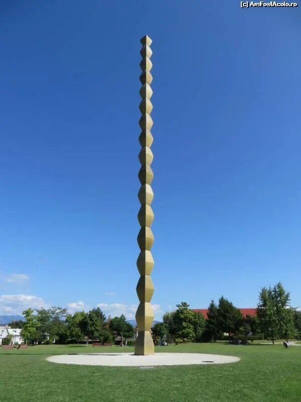 бесконечная колонна константина бранкузи с надписью. бранкузи тыргу жиу.