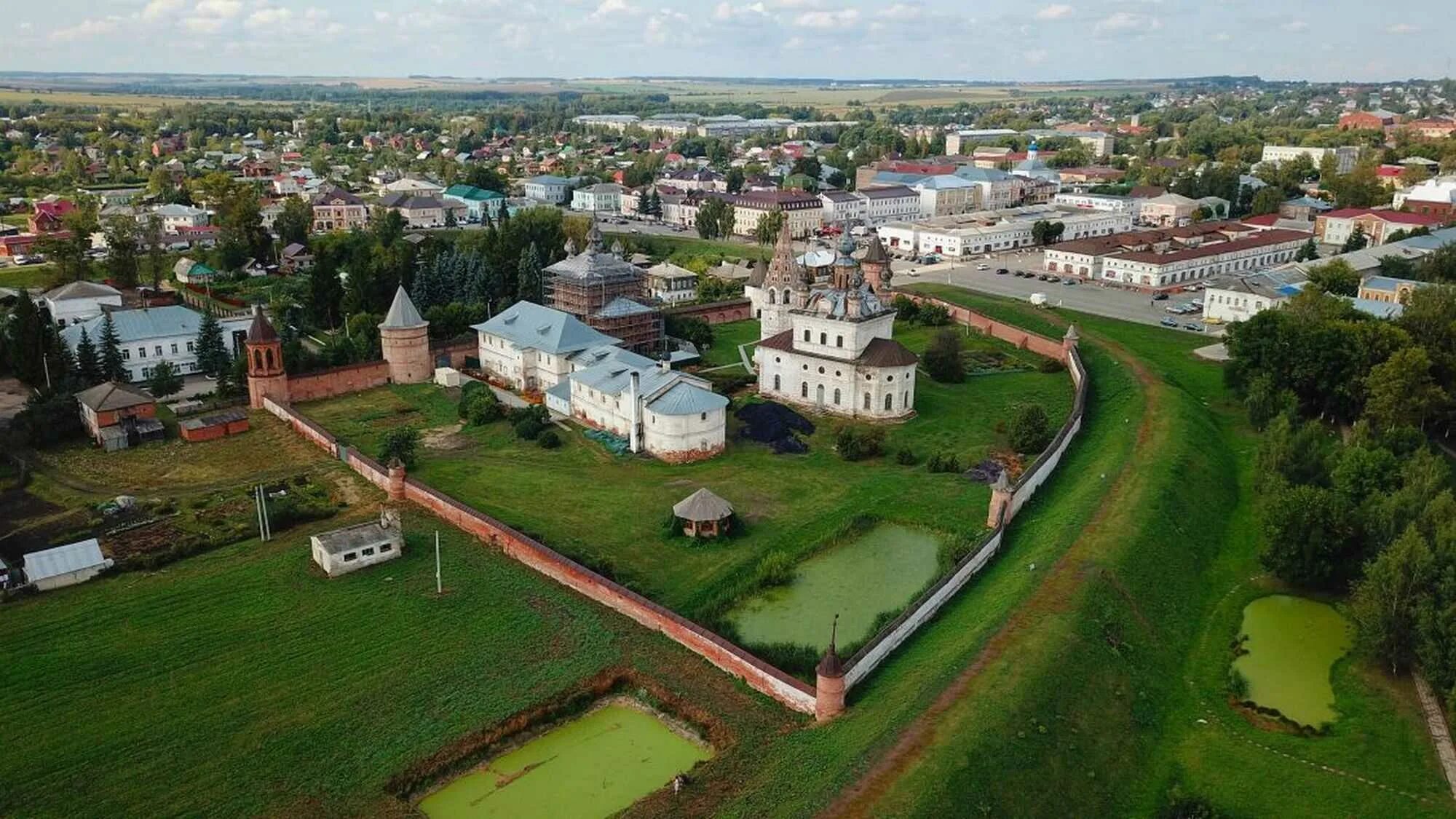 Юрьев польский 1 мая. Юрьев-польский. Юрьев-польский Кремль. Юрьев-польский Кремль Юрьев-польский. Город Юрьев польский Владимирская область.