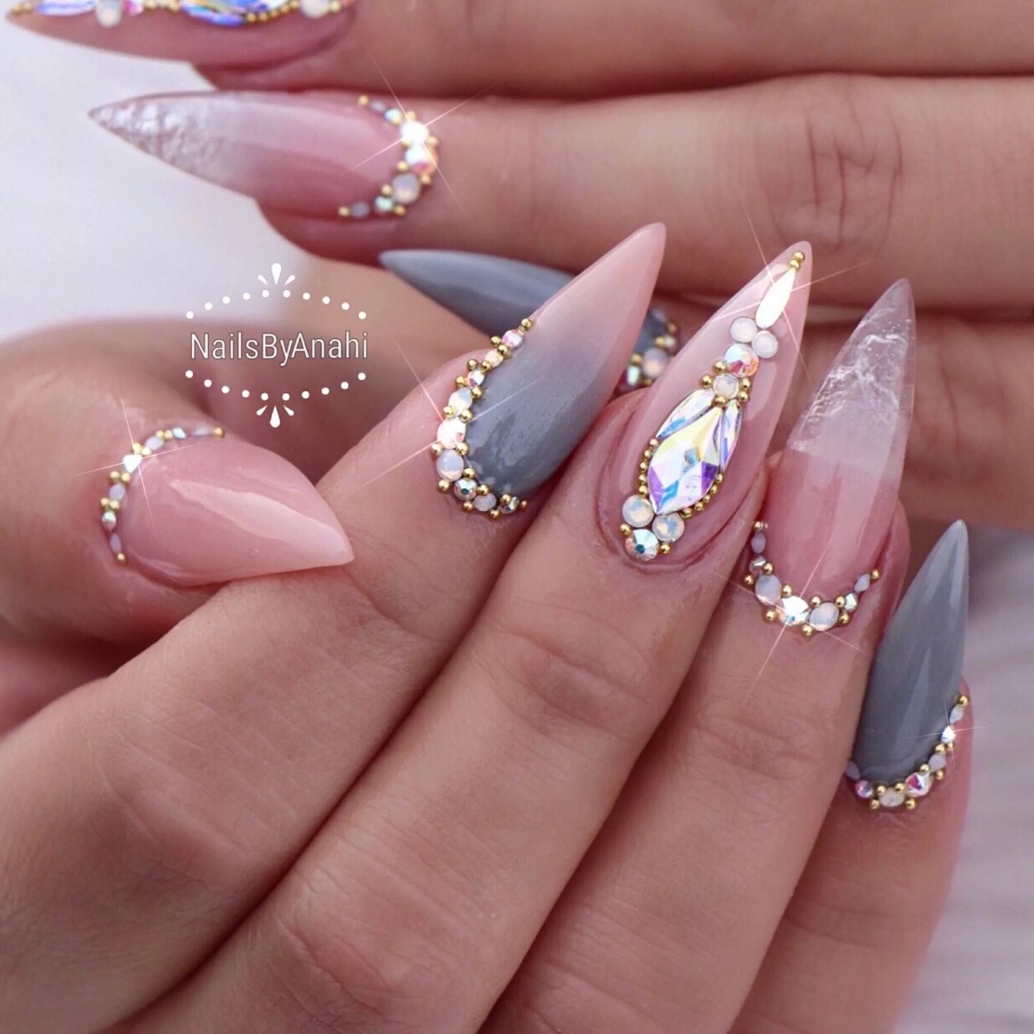 Маникюр миндаль со стразами Pin on Маникюр Bling nails, Rhinestone nails, Bling acrylic nails