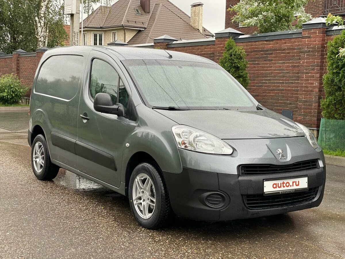 Peugeot partner 2 vert inssbruck. Peugeot partner 2010. Пежо партнер в москве. Пежо партнер в москве. Пежо партнер 2011 года.