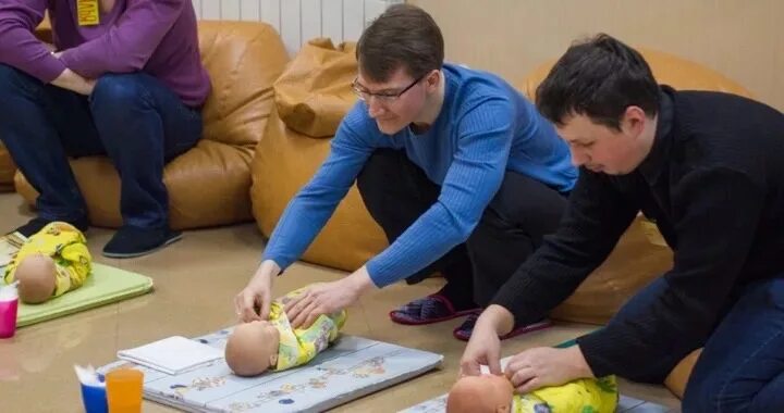 Daddy school. Папа в школе. Что такое отец школы. Обучение отцовству это. Помощь к школе от Дикмана.