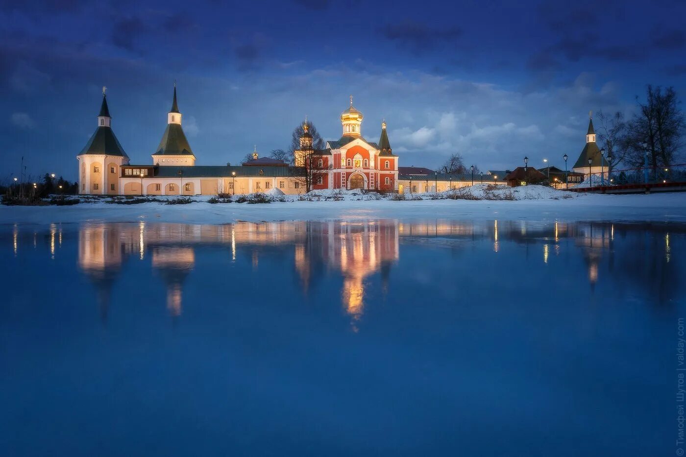 Валдайский национальный парк монастырь. Валдайский монастырь. Валдайский монастырь. Святоозерский монастырь валдай. Валдай природа иверский монастырь.