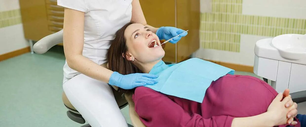 Обезболивание при беременности в стоматологии. Какую анестезию делают беременным в стоматологии. Лечат ли зубы на ранних сроках беременности. Беременная женщина в стоматологии. Признаки беременности на 2 недели.