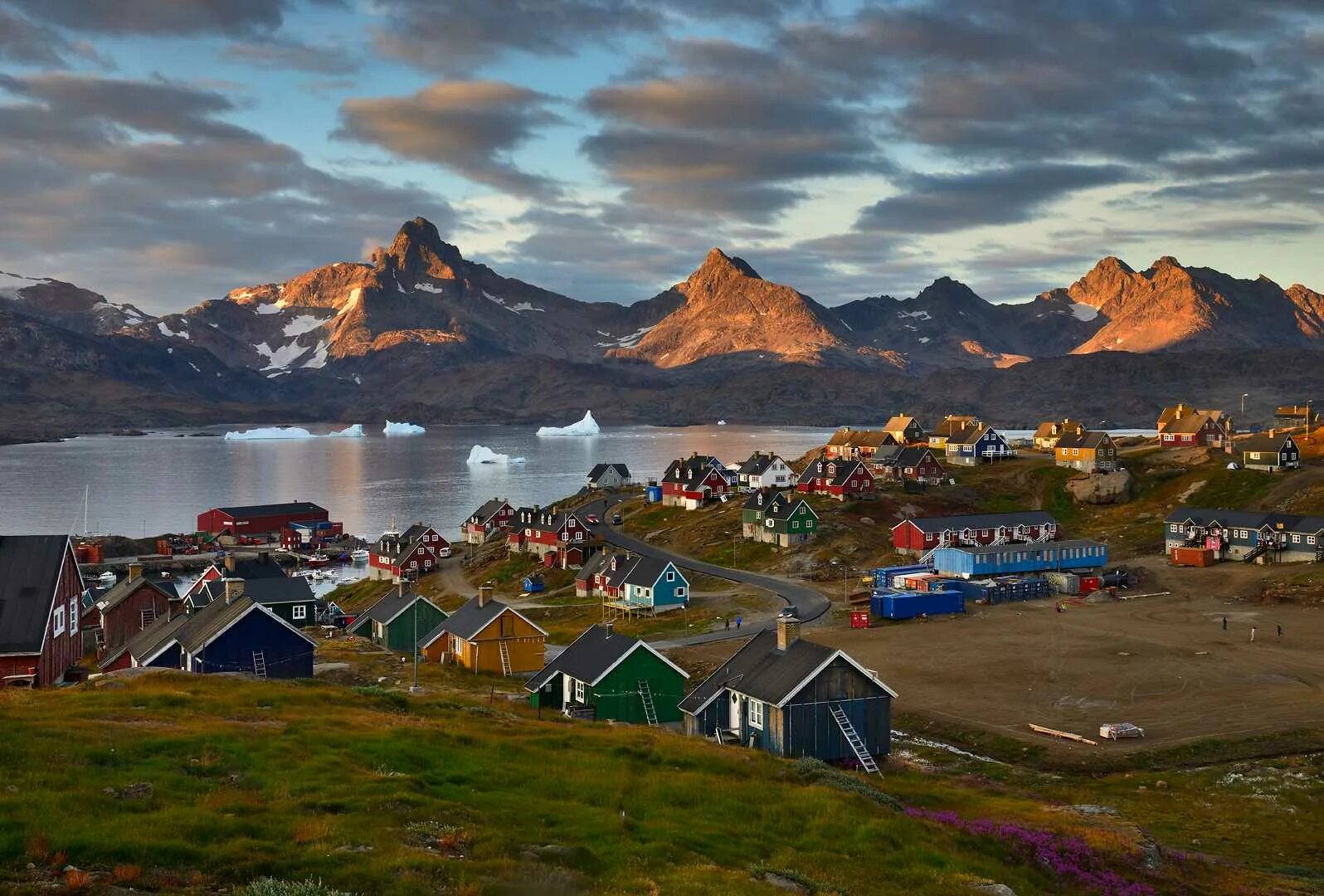 Нуук Гренландия. Остров Гренландия Нуук. Поселение Нуук Гренландия. Нуук остров Гренландия фото.