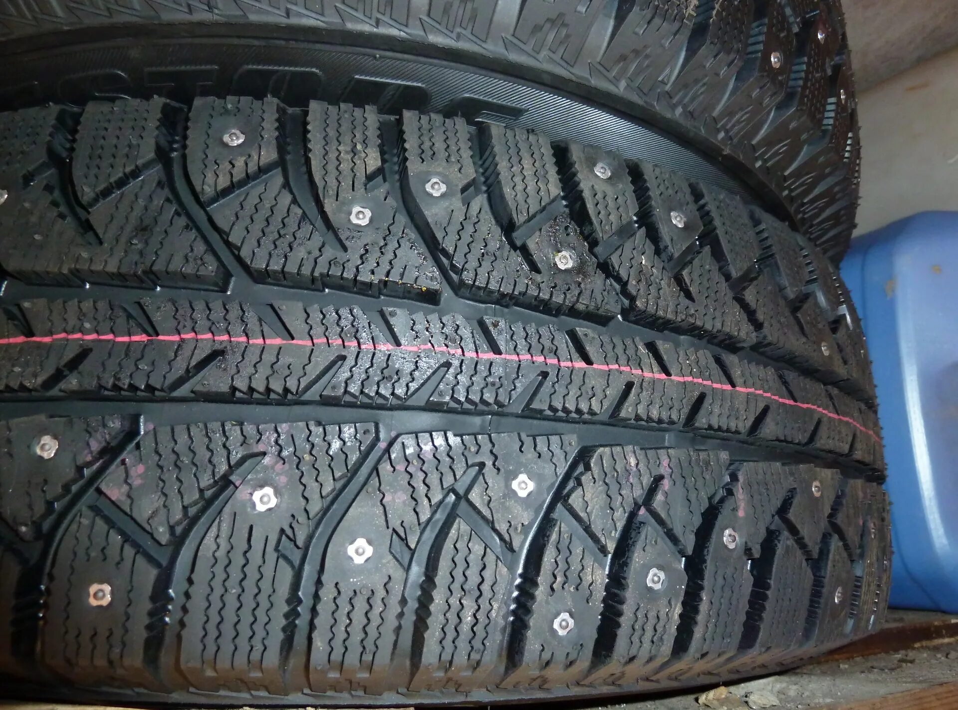 Bridgestone ic7000. Bridgestone 225/65r17 102t Ice Cruiser 7000s TL (шип.). Автошина 225/65-17 Bridgestone Ice Cruiser 7000s 102t шип. Bridgestone Ice Cruiser 7000 215/55 r18.