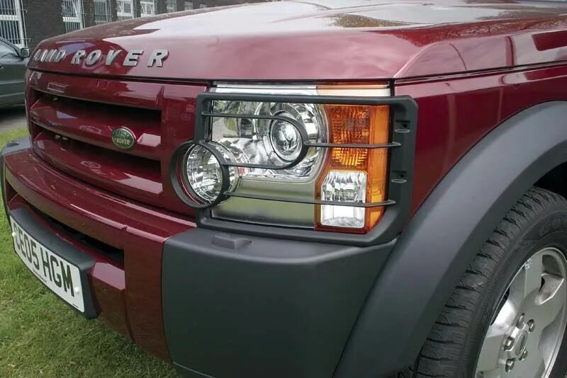 Фары ленд ровер дискавери. Land Rover Discovery 3 Headlight. Фара ленд Ровер Дискавери 3. Защита фар Дискавери 3. Защита передних фар Дискавери 4.