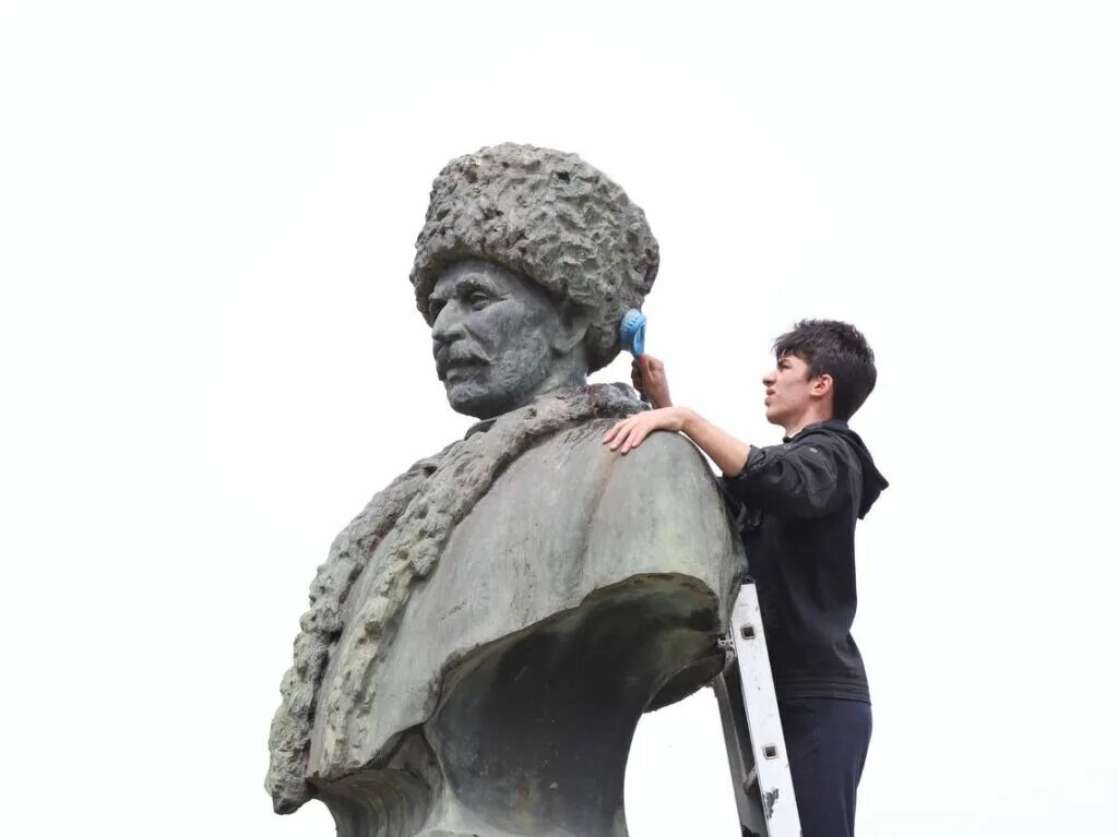 Защита памятников культуры. Всемирный день культуры. Забота о памятниках. Памятник воинской славы в городе симферополь. Забота о памятниках.