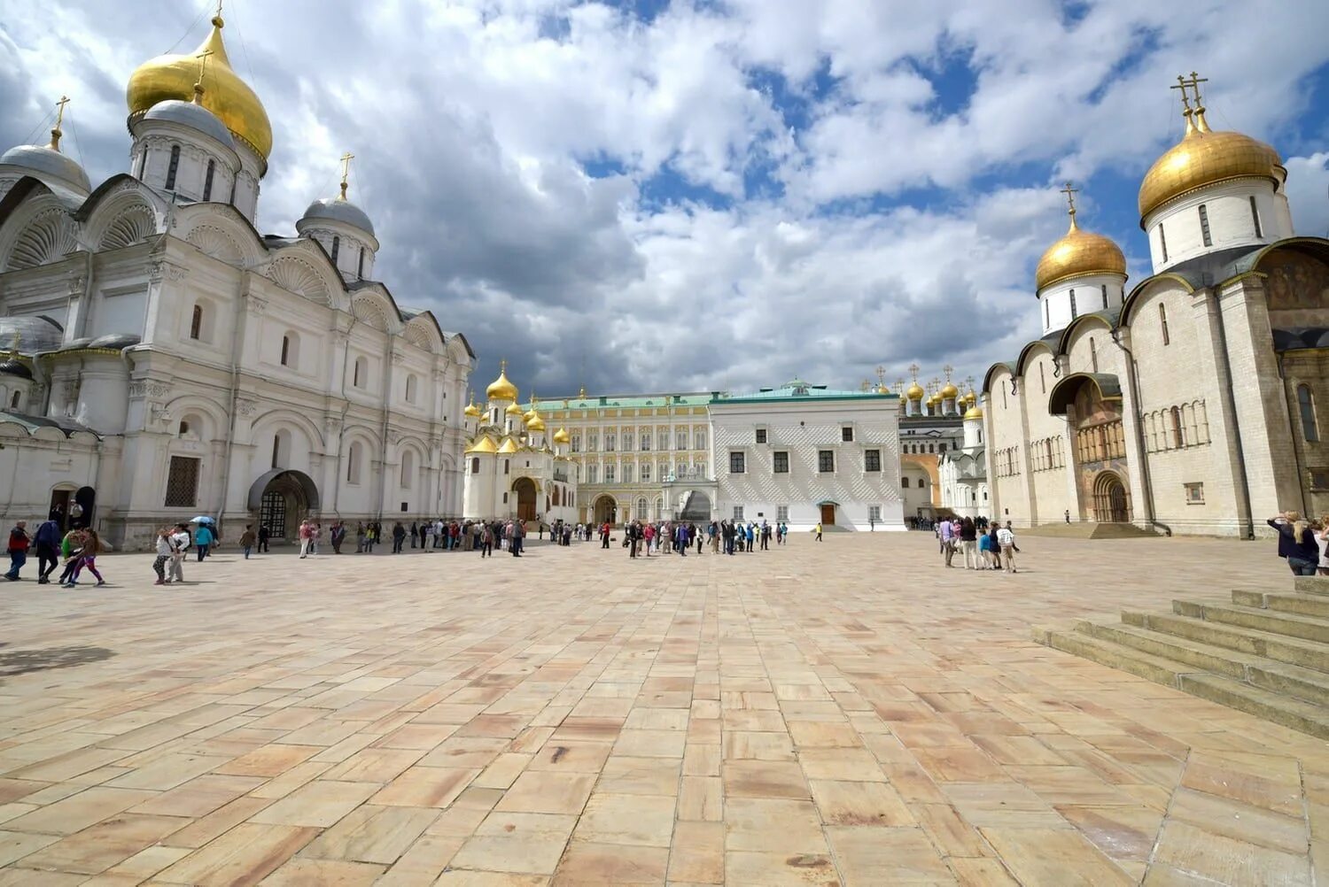 Пройти на соборную площадь. Соборная площадь москва. соборная площадь московского кремля. соборная площадь внутри кремля. территория московского кремля.