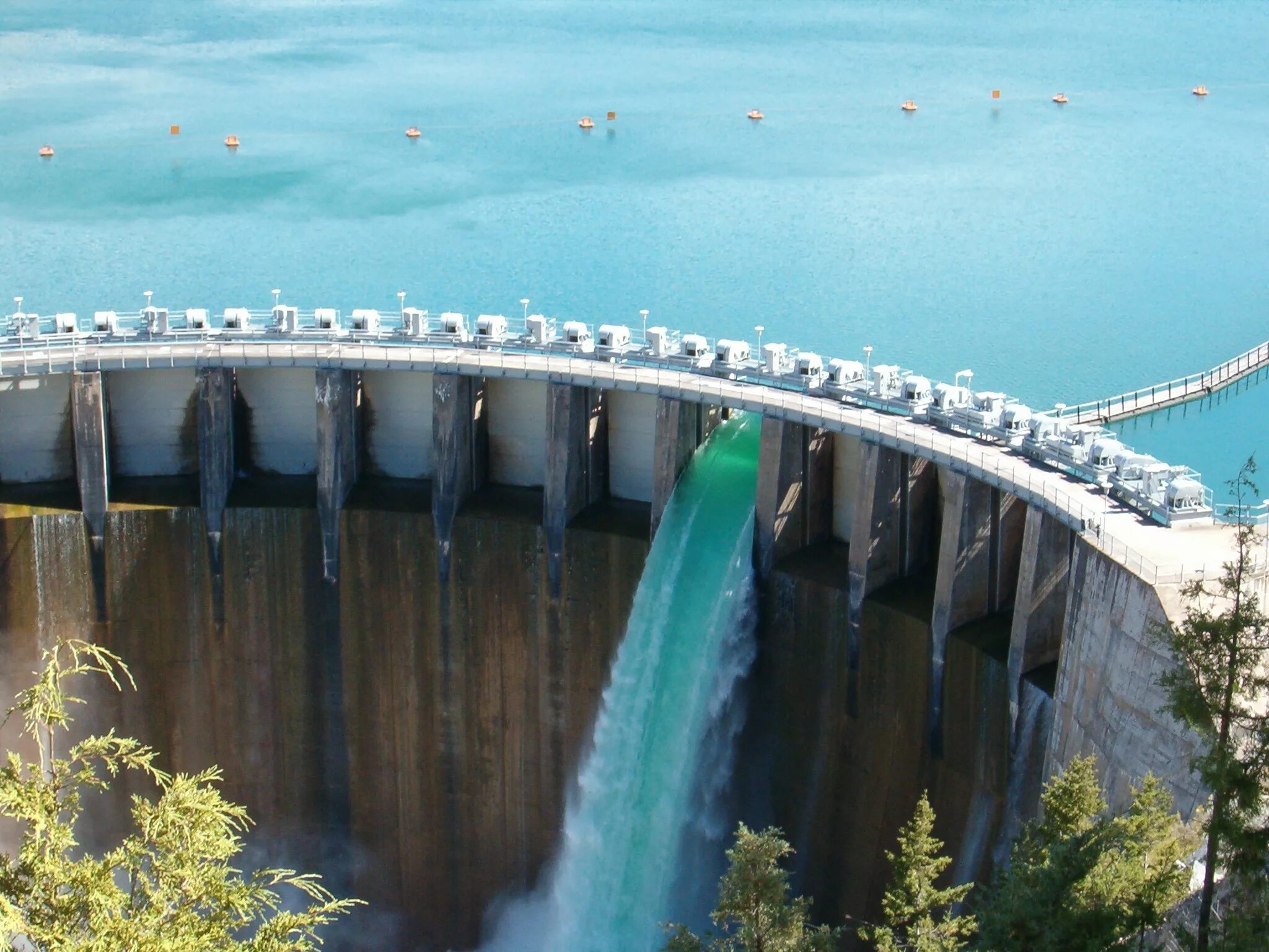 Что такое дамба фото. ГЭС «Меголо» Италия. ГЭС на Ниагарском водопаде. Гидроэлектростанции Швейцарии. Гидроэлектростанции Франции.