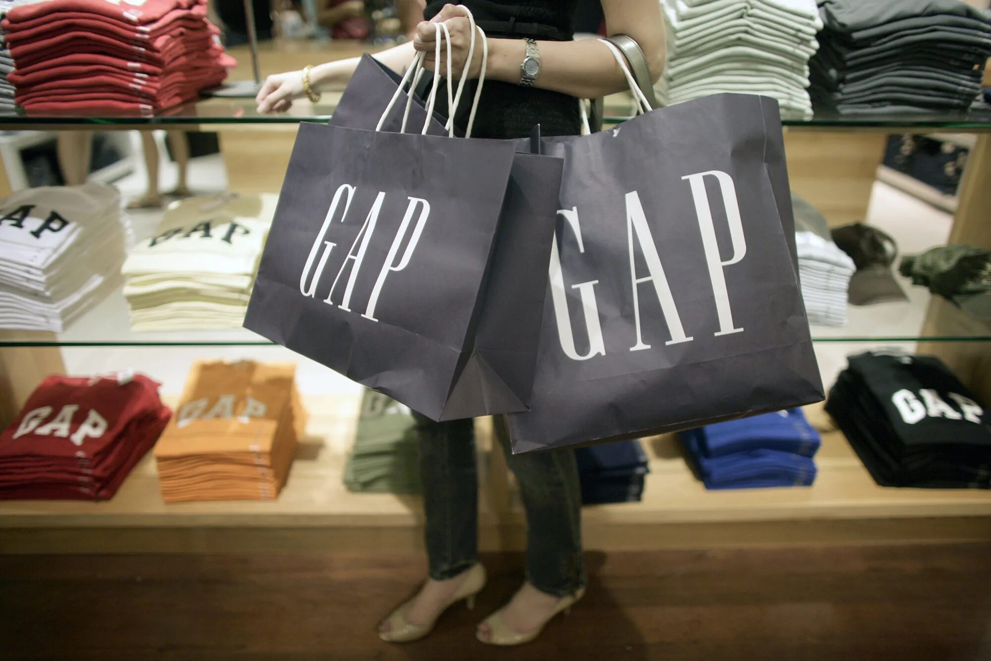 Gap компания. Марка одежды gap. Gap интернет магазин. Американский бренд одежды gap. Одежда gap интернет магазин.