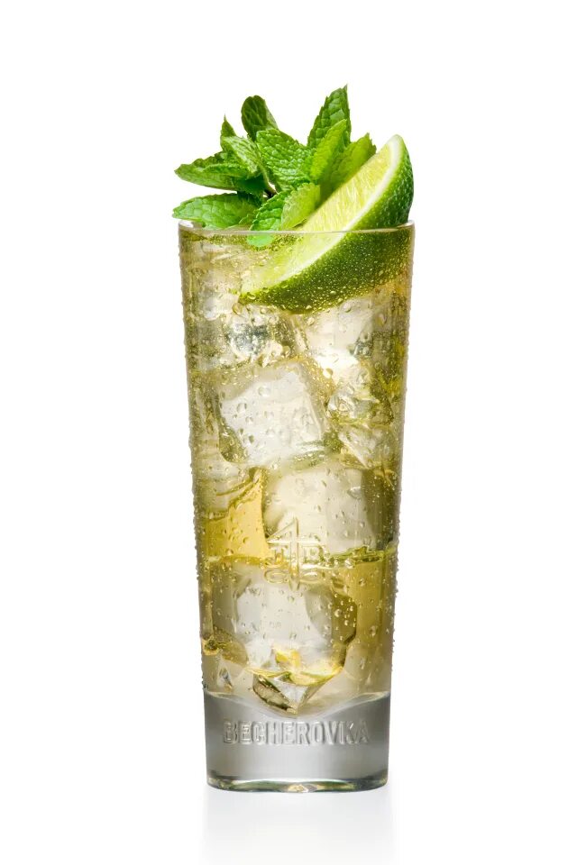Коктейль бетон с бехеровкой. Becherovka коктейль. Коктейль бетон с бехеровкой. Бехеровка шот. Коктейль с кальвадосом.