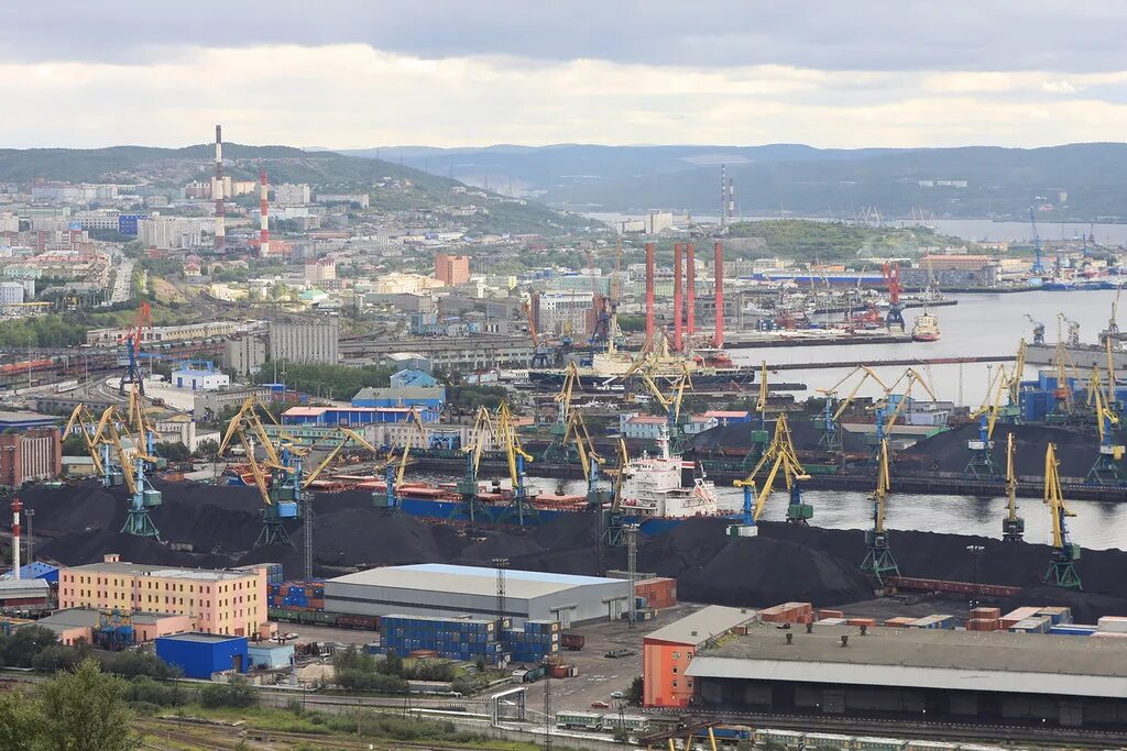 Торговый порт город мурманск. Морской порт мурманск. Портовая 22 мурманск. Угольный порт мурманск. Мурманский торговый.