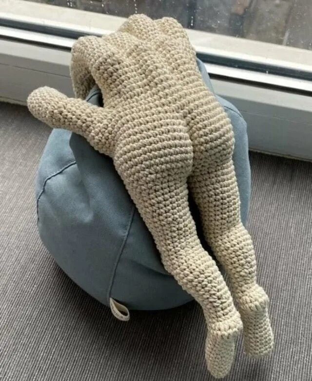 Вязаный рукожоп. Вязаная игрушка рукожоп. рукожоп игрушка крючком. фигурка рукажопа. рукожоп фигурка.