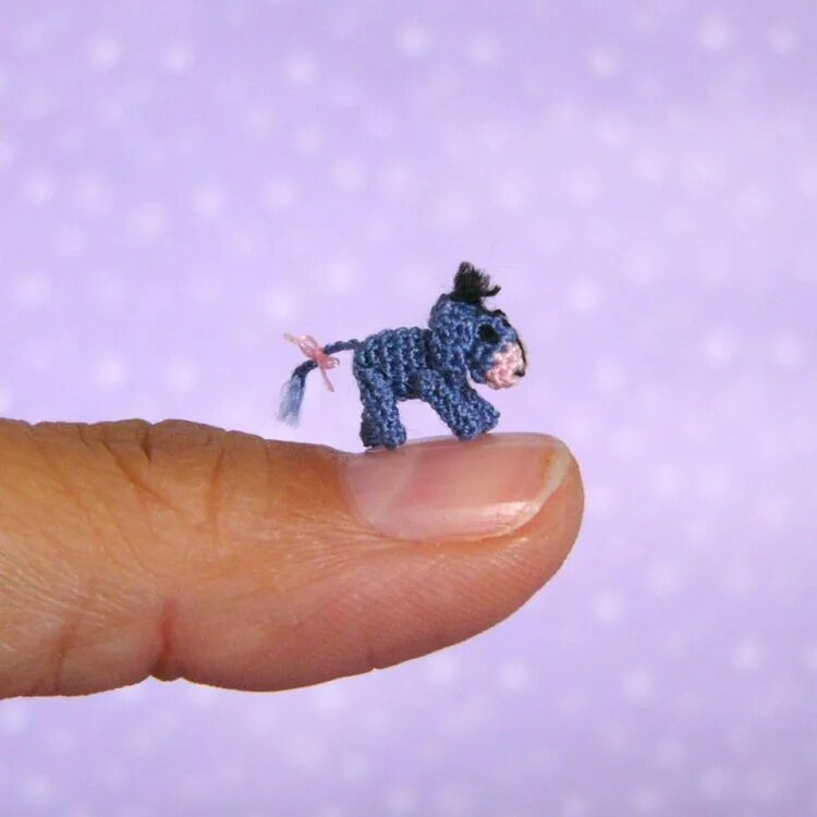 Вязаные микро игрушки. Вязаная миниатюра. Микро амигуруми. Амигуруми микро игрушки.