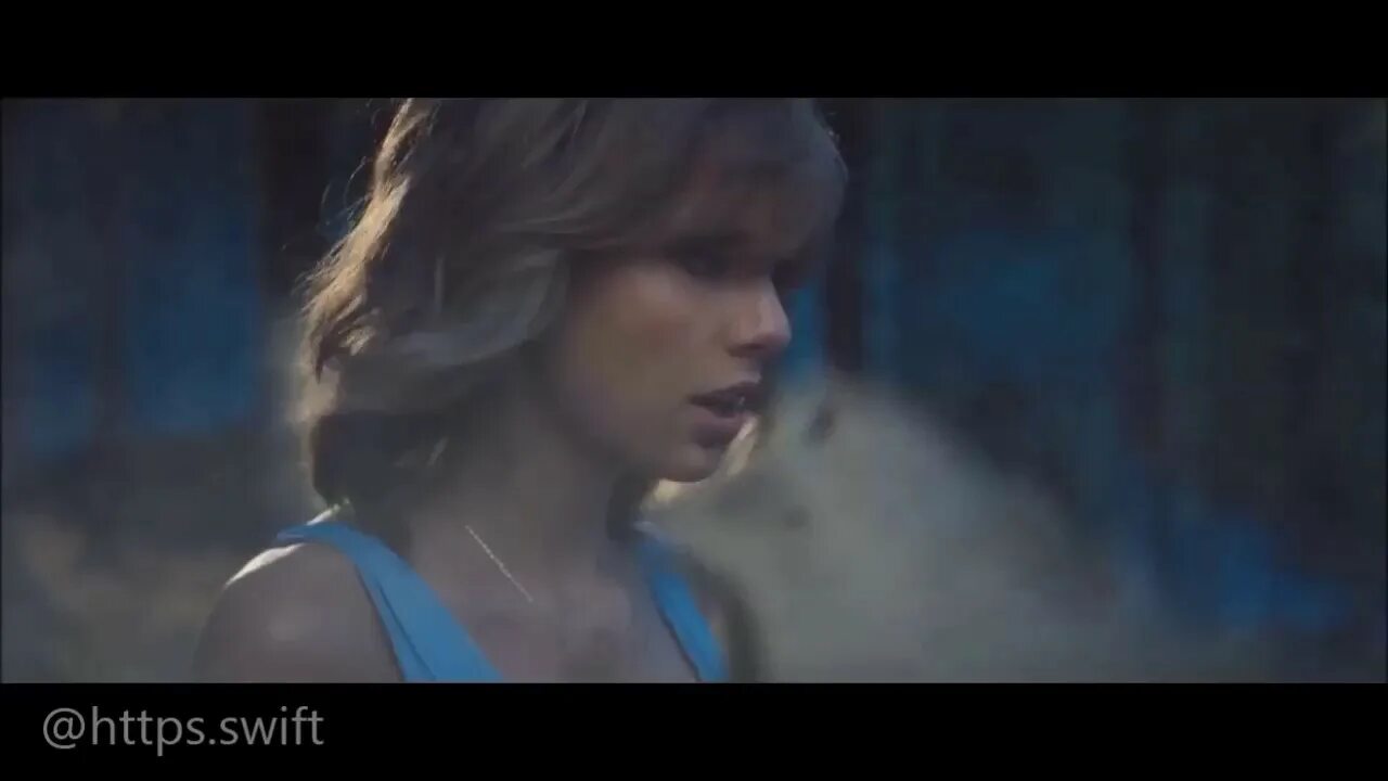 The woods swift. Taylor swift out of the woods клип. taylor swift out of the woods. тейлор свифт с гитарой на сцене.