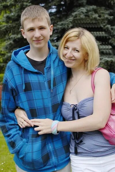 Матери 36 лет. Фотосессия на 14 лет сыну. Необычные отношения мамы и сына. Мать и сын 14 лет. Фотосессия сына в 14.