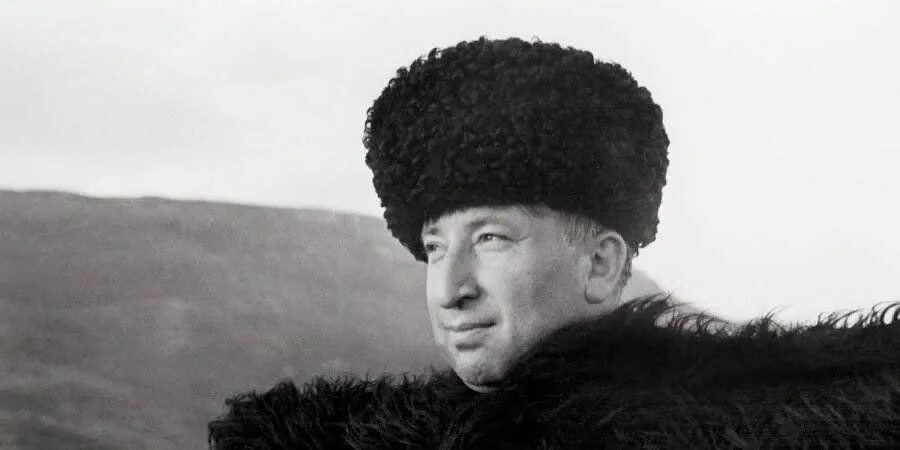 Сердце оставленное в горах. Я сердце оставил в кавказских. Сердце оставленное в горах. Гамзатов я сердце оставил в кавказских горах. Я сердце оставил в горах.