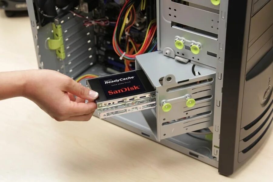 Системного диска ssd. Ссд диск для пк. ссд диск в системнике. диск, ссд, жесткий диск. крепеж ссд диска в системный блок.