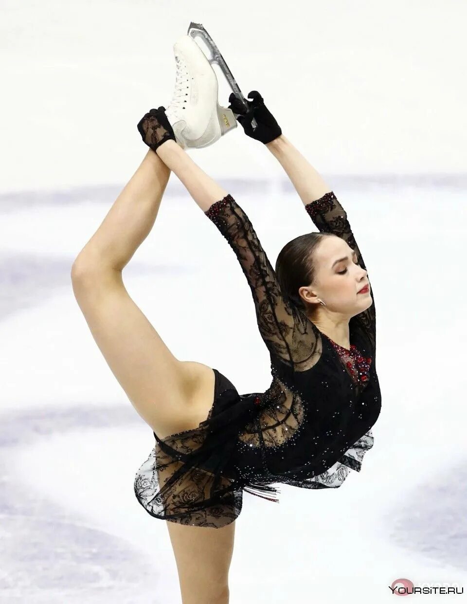 Бильман в фигурном катании. Фигурное катание бильтман. Бильман липницкая. Yuna kim. Алена косторная фигурное катание.