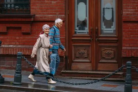 25 пенсионерам