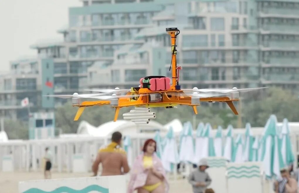 дроны в анапе. анапа дрон пляж. беспилотники над анапой. урал беспилотник. спасательные беспилотники.