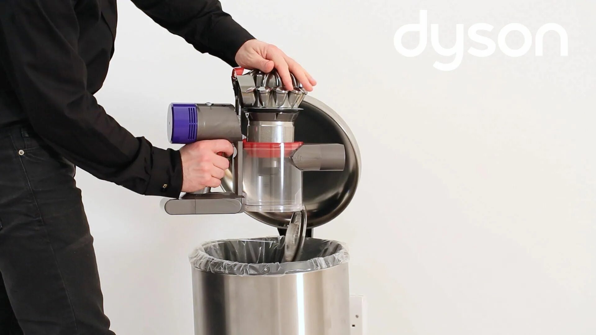 Контейнер для пылесоса Dyson v10. Дайсон пылесос v8 очистка. Пылесос Dyson v8. Пылесос Дайсон беспроводной контейнер.