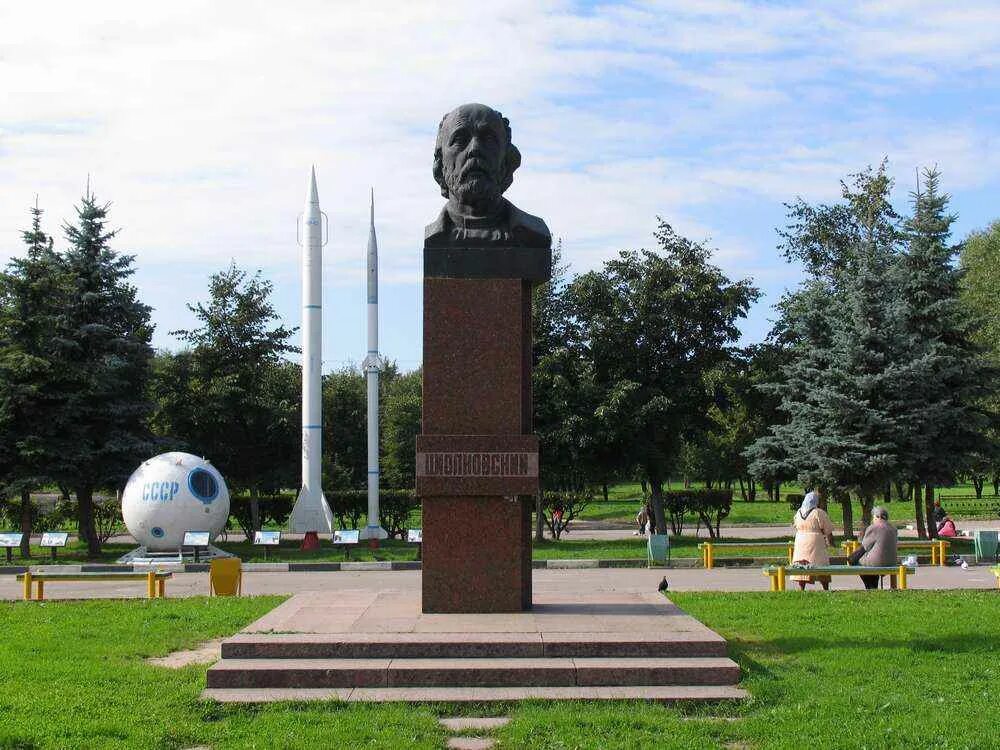 памятник рабочему строителю в долгопрудном. долгопрудный человек. г. проспект пацаева долгопрудный. проспект пацаева памятник строителю.