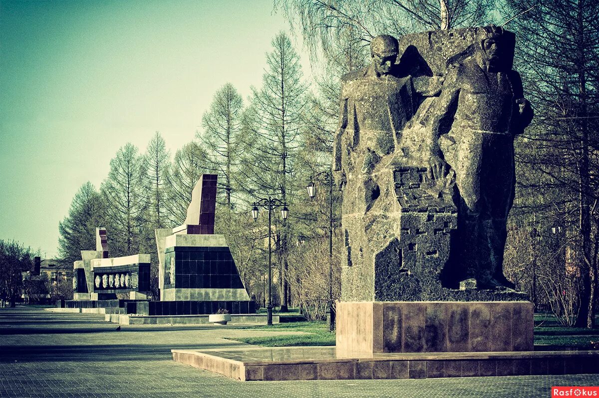 Кв тагиле. Мемориал Нижний Тагил. Памятники войны Нижний Тагил. Памятник танкисту и танкостроителю Нижний Тагил. Памятные места в Нижнем Тагиле.