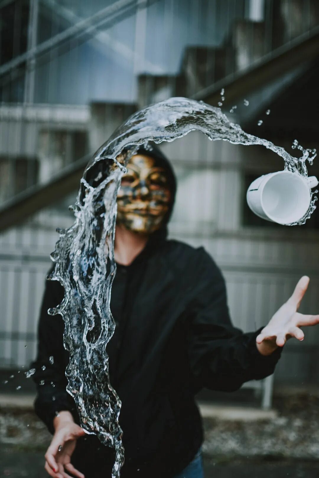 Маска кидали. Фотосессия бросают в лицо. Throw Water.