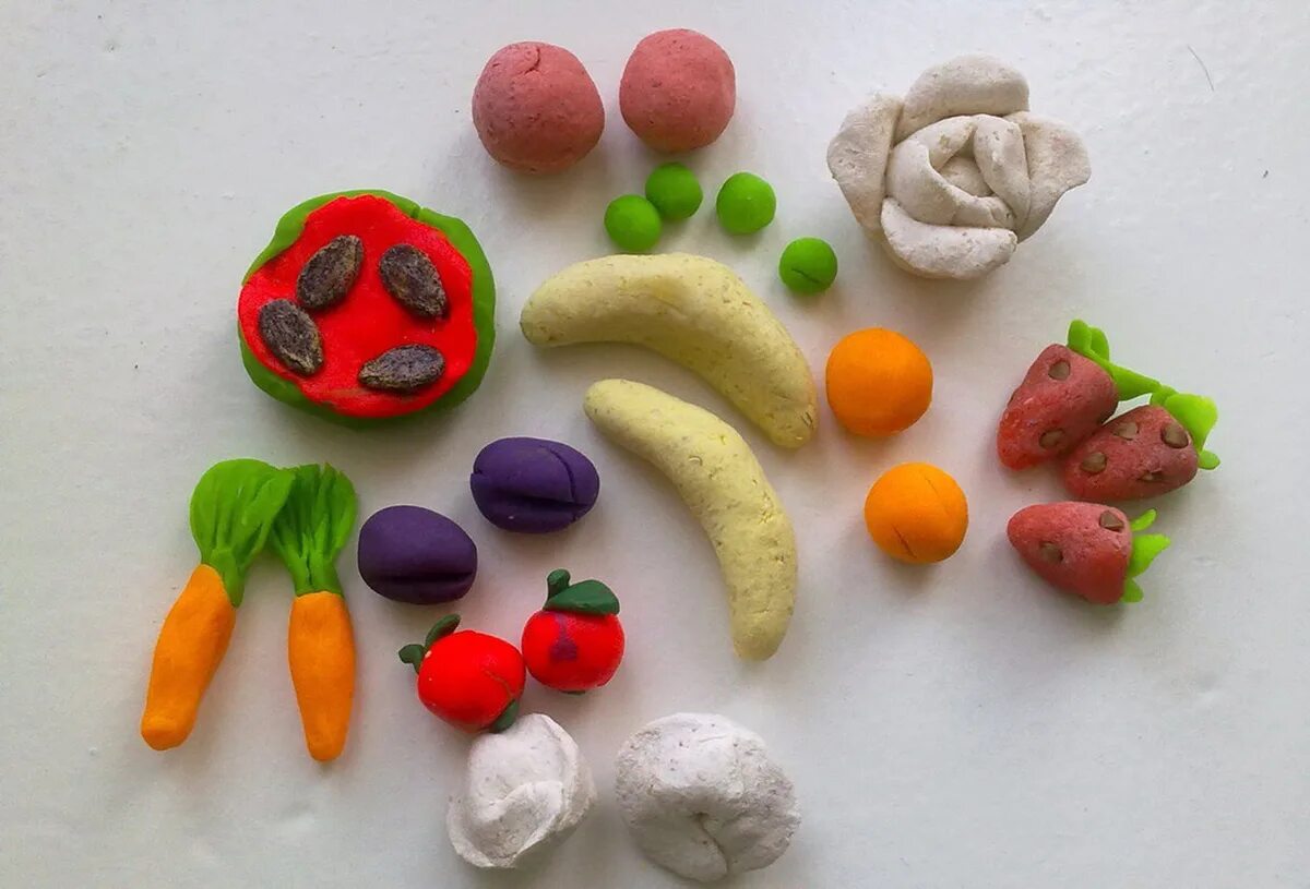 Поделки из пластилина своими руками. Лепка овощей и фруктов. Овощи и фрукты из пластилина. Лепка из пластилина овощи и фрукты. Фрукты и овощи из пластилина для детей.