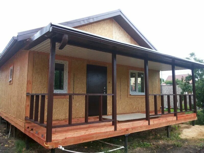 пристройка террасы. строительство веранды ключ. терраса к брусовому дому. деревянная веранда. открытая веранда пристроенная к дому.