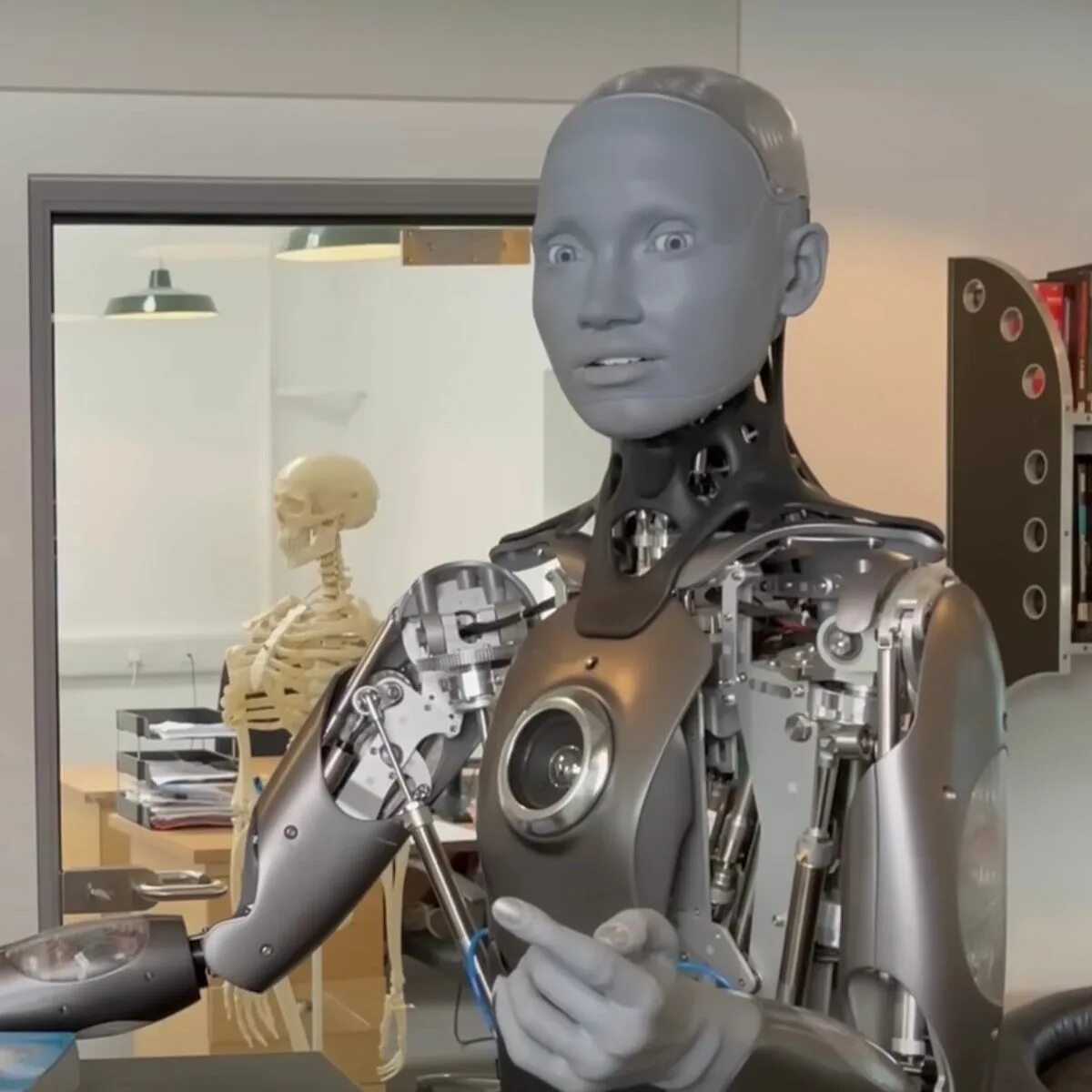Robots say. Робот-гуманоид Ameca. Робот Амека человекоподобный. Робот гуманоид Ameca человекоподобный. Робот Кэмерон Терминатор.