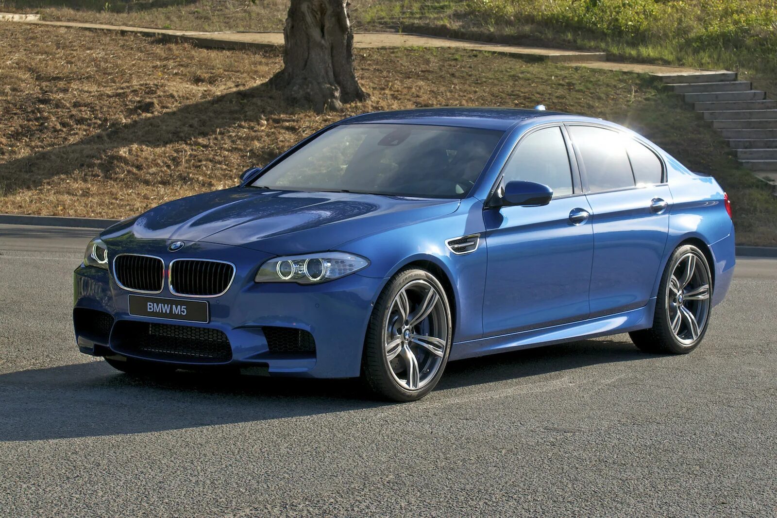 Купить м5 в россии. BMW m5 2013. БМВ м5 2013. BMW m5 2016. BMW m5 f10.