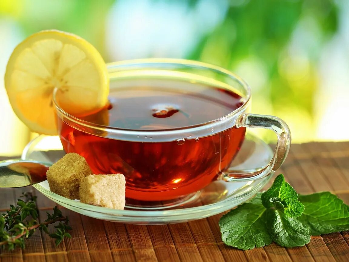 Доброе утро хорошего дня чаи. Чой лимонн. Кружка чай. Чай с лимоном. Чашечка чая.