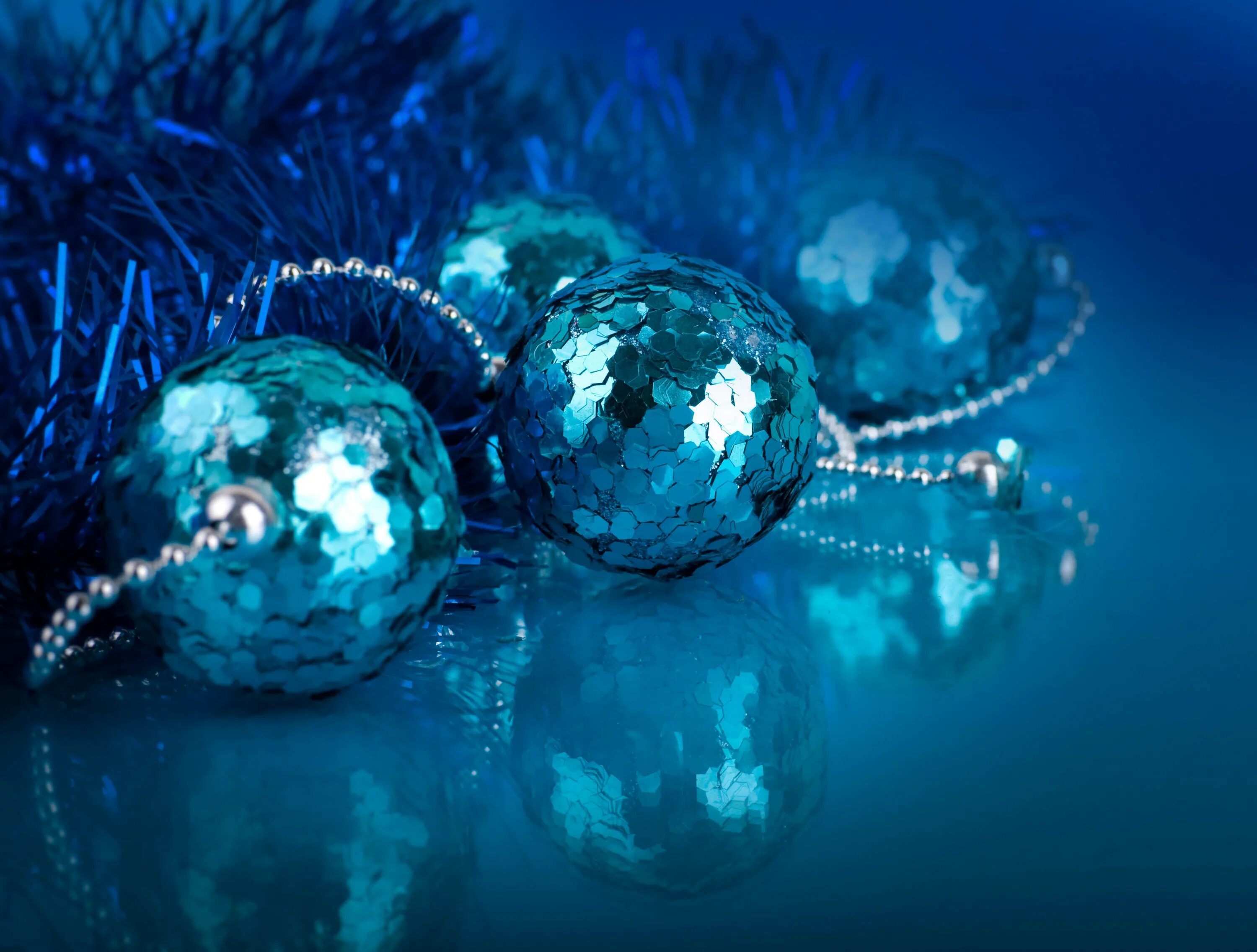Новогодние шары. Красивые новогодние шары. Синие новогодние шары. Бирюзовые елочные игрушки.