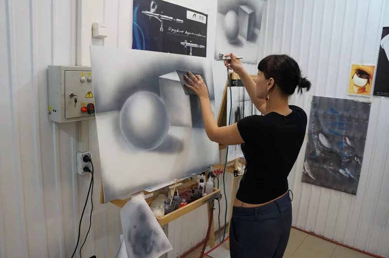 Аэрография художник. Где научиться аэрографии. Аэрография на вэлфаер. Уроки аэрографии для начинающих. Курсы аэрографии в новосибирске.