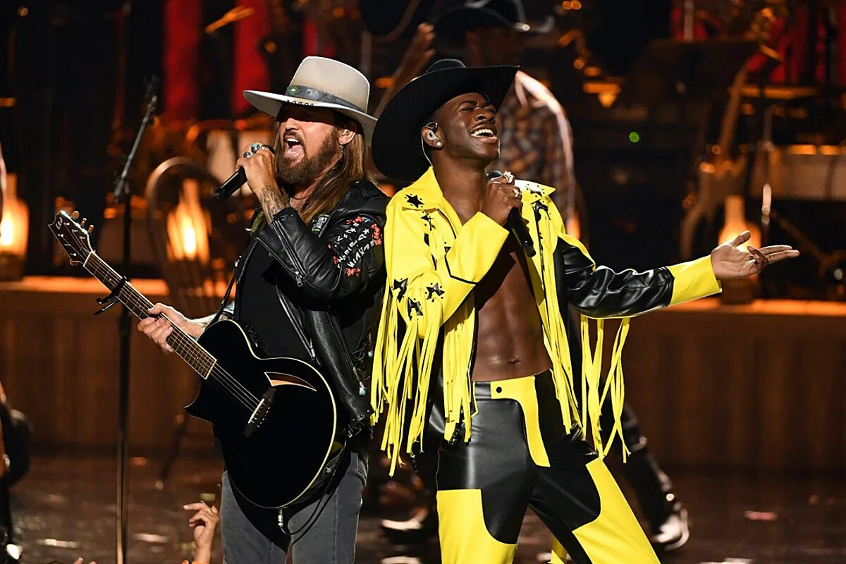 Billing ray. Lil nas x - old Town Road ft. Billy ray Cyrus. Lil nas x ковбой. Lil nas x и Billy Cyrus в old Town.